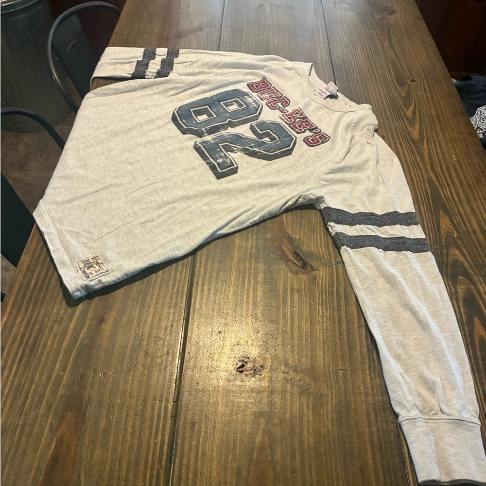 Buc-ees Long Sleeve Shirt with 82 Print for “1982 establishment”